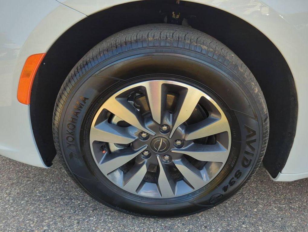 used 2024 Chrysler Pacifica Hybrid car, priced at $27,979