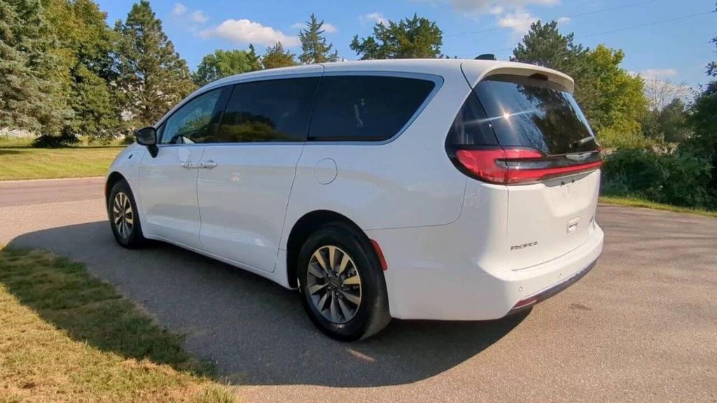 used 2024 Chrysler Pacifica Hybrid car, priced at $27,979