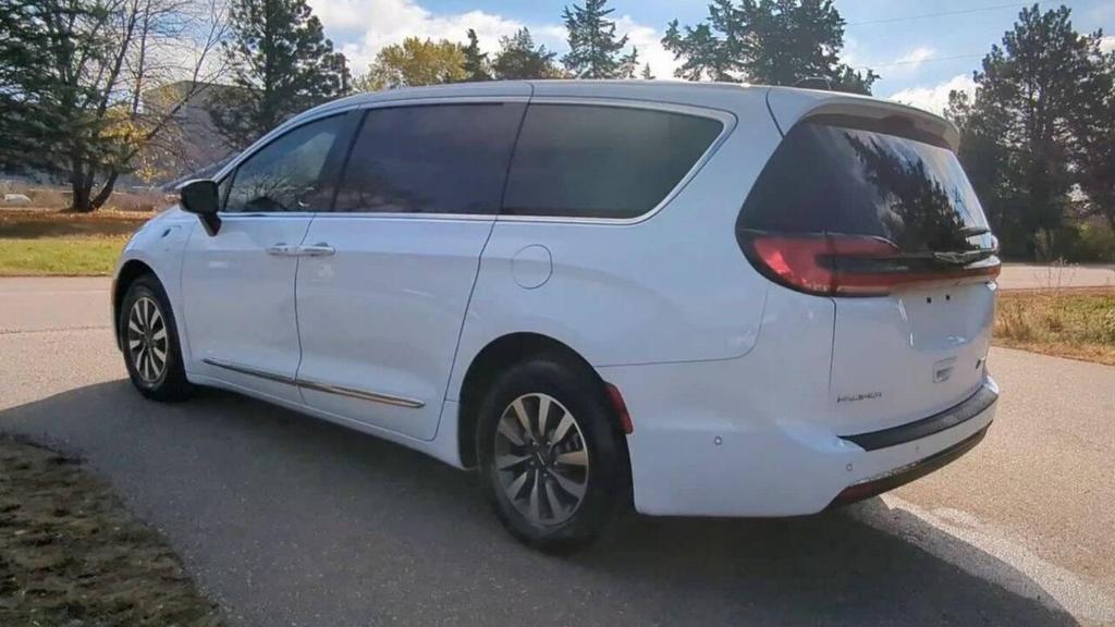 used 2023 Chrysler Pacifica Hybrid car, priced at $27,748