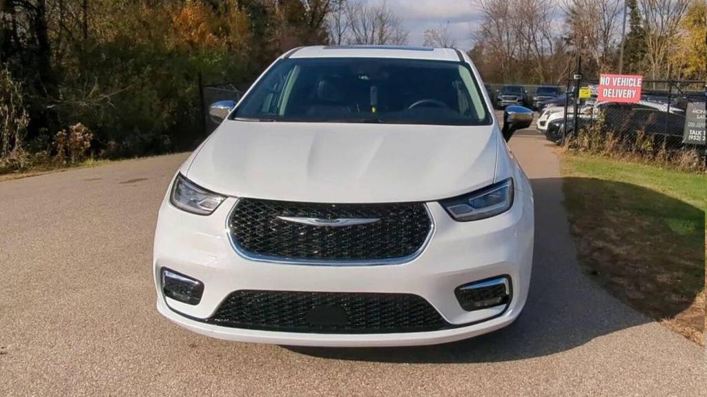 used 2023 Chrysler Pacifica Hybrid car, priced at $27,748