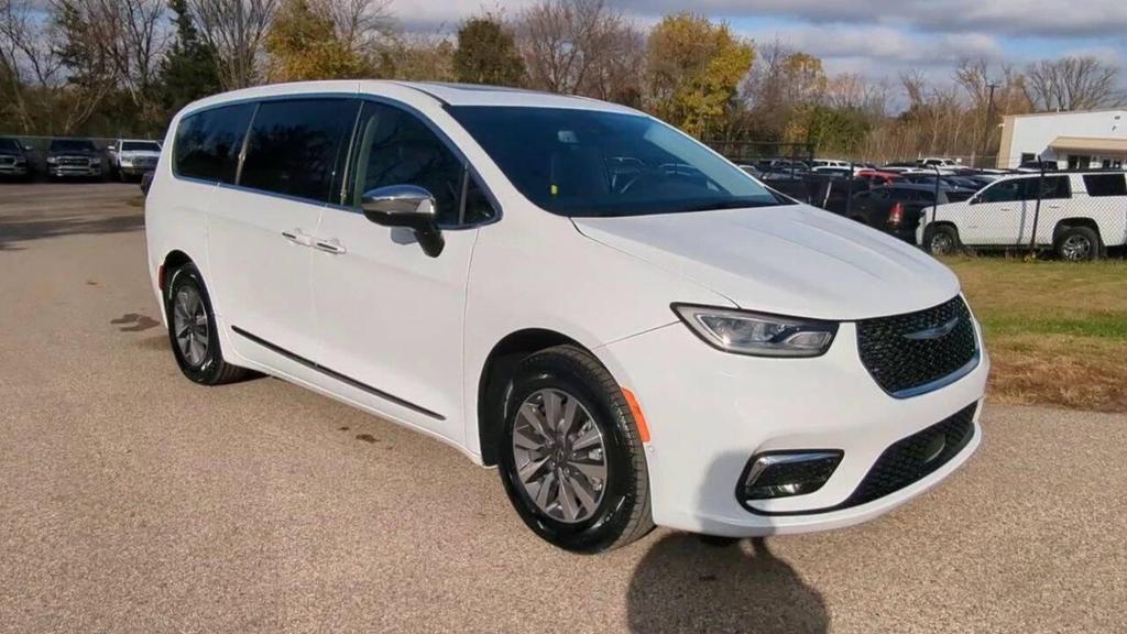 used 2023 Chrysler Pacifica Hybrid car, priced at $27,748