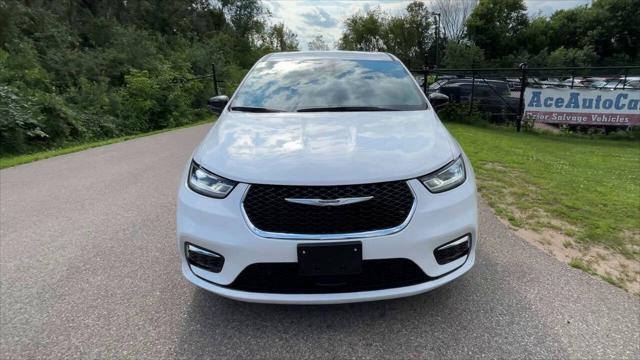 used 2024 Chrysler Pacifica car, priced at $29,995