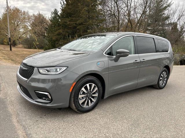 used 2022 Chrysler Pacifica Hybrid car, priced at $28,941