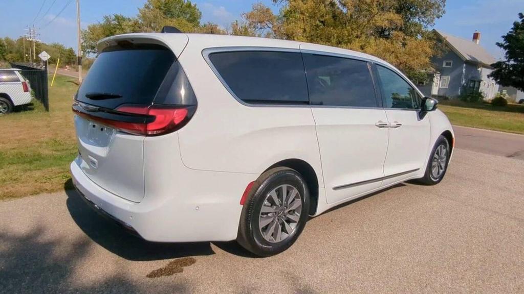 used 2023 Chrysler Pacifica Hybrid car, priced at $28,453