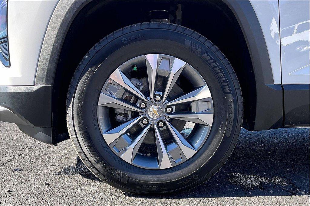 new 2026 Chevrolet Equinox car, priced at $30,820