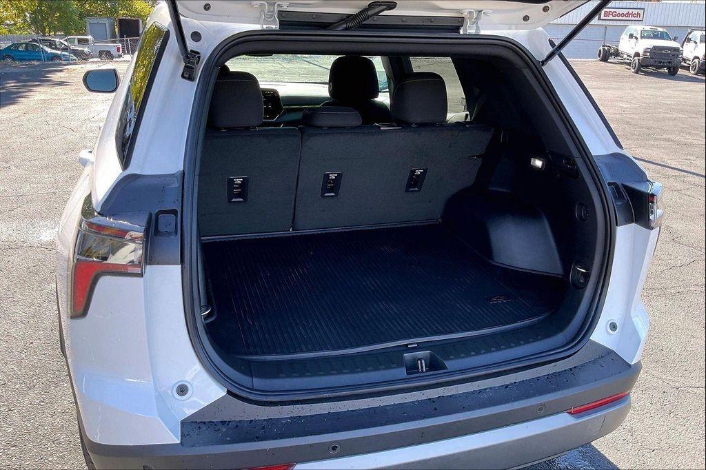 new 2026 Chevrolet Equinox car, priced at $30,820