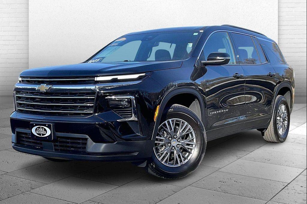 used 2025 Chevrolet Traverse car, priced at $34,200