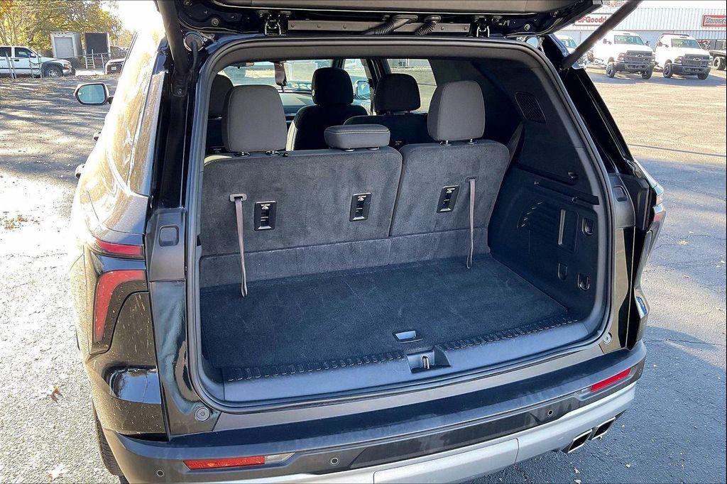 used 2025 Chevrolet Traverse car, priced at $34,200