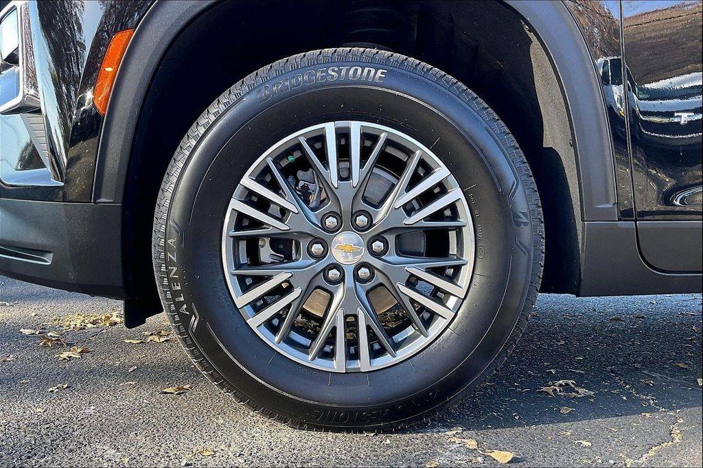 used 2025 Chevrolet Traverse car, priced at $34,200