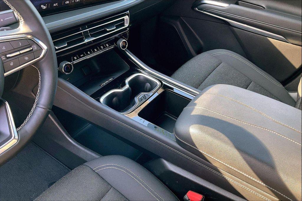 used 2025 Chevrolet Traverse car, priced at $34,200