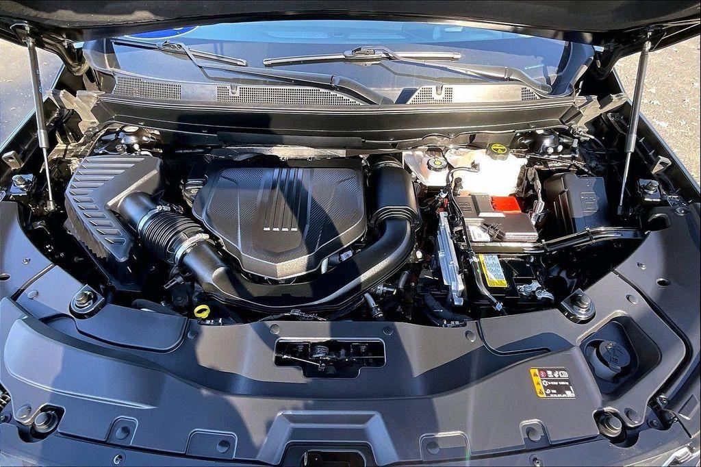 used 2025 Chevrolet Traverse car, priced at $34,200