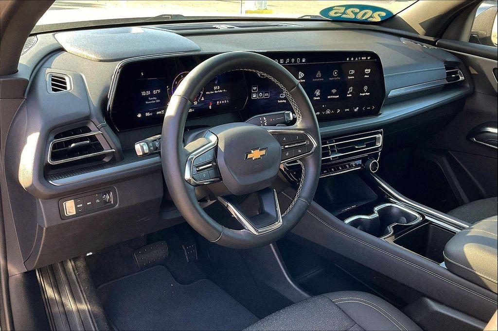 used 2025 Chevrolet Traverse car, priced at $34,200