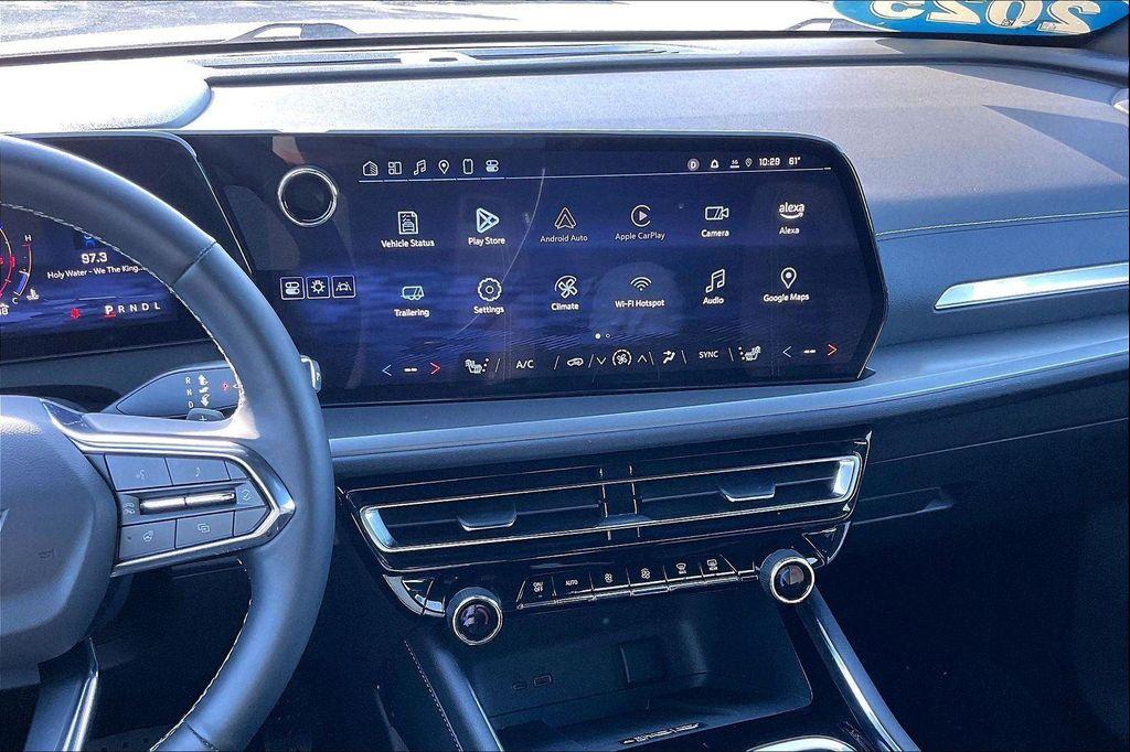 used 2025 Chevrolet Traverse car, priced at $34,200