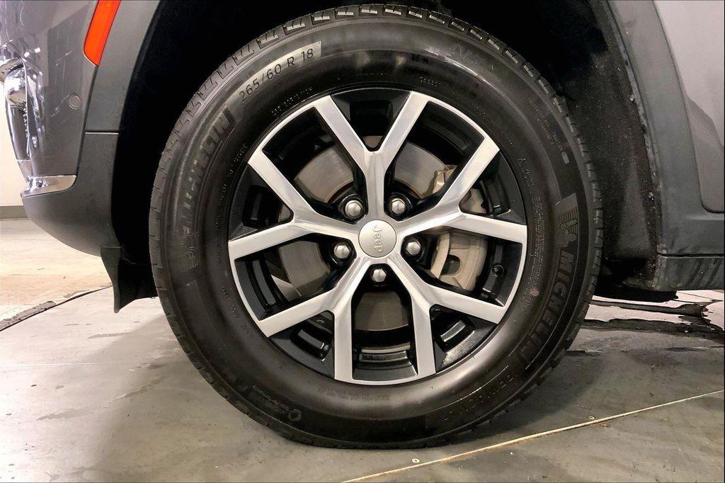 used 2024 Jeep Grand Cherokee L car, priced at $30,500