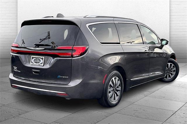 used 2021 Chrysler Pacifica Hybrid car, priced at $29,999