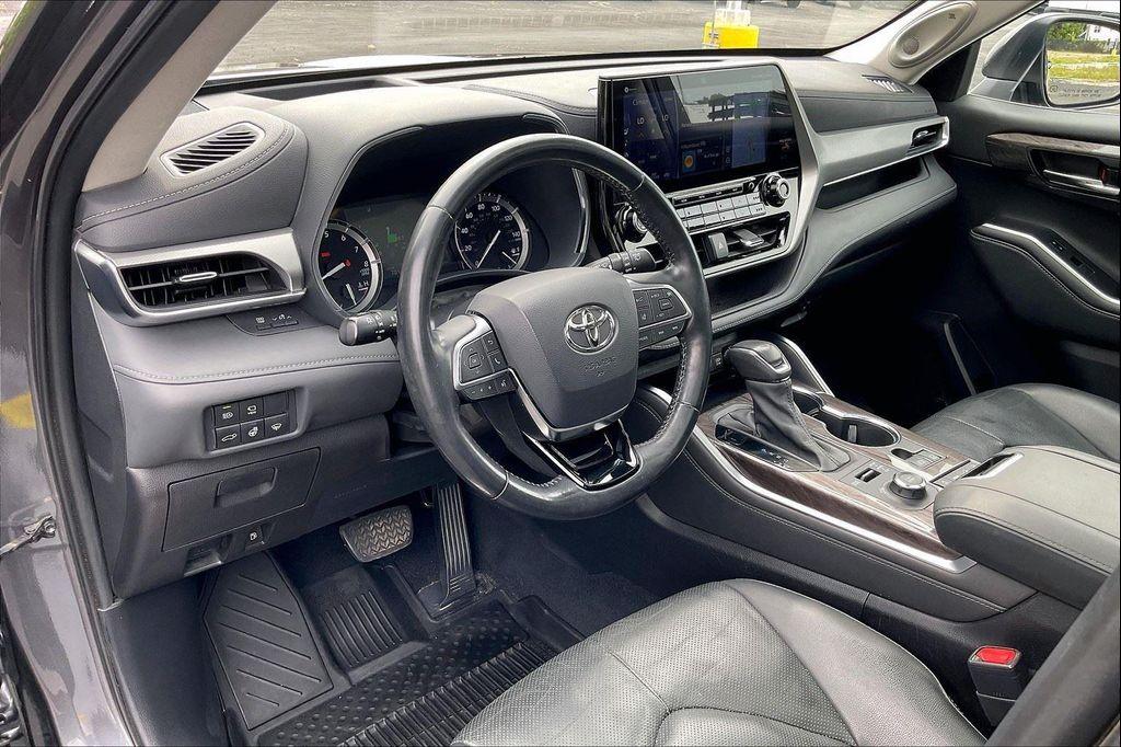 used 2021 Toyota Highlander car, priced at $36,000