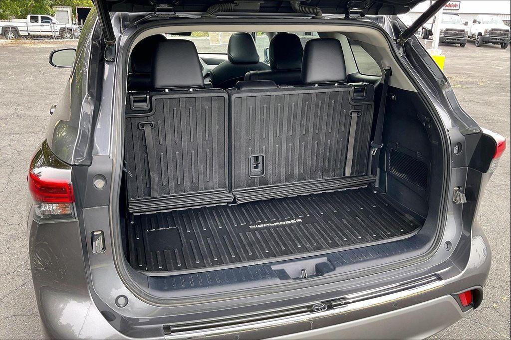 used 2021 Toyota Highlander car, priced at $36,000