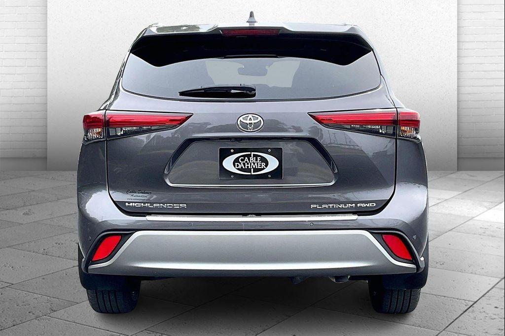 used 2021 Toyota Highlander car, priced at $36,000