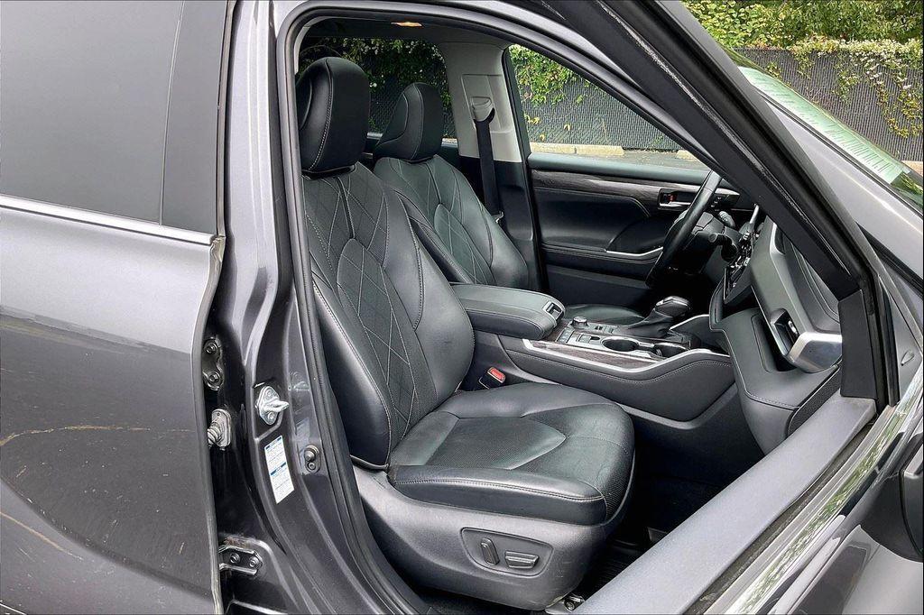 used 2021 Toyota Highlander car, priced at $36,000