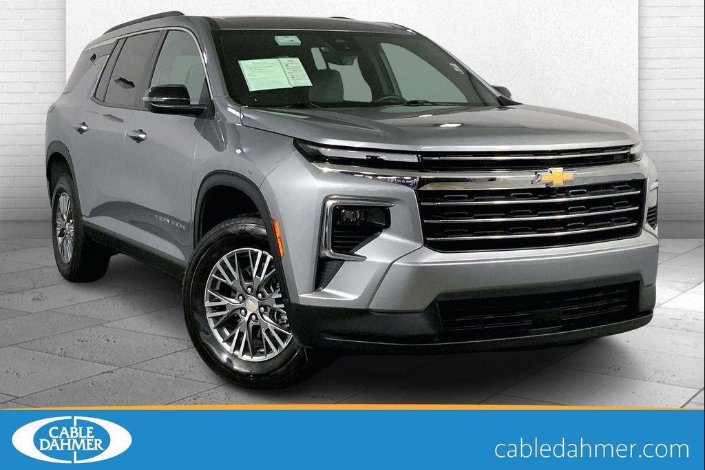 used 2025 Chevrolet Traverse car, priced at $35,700