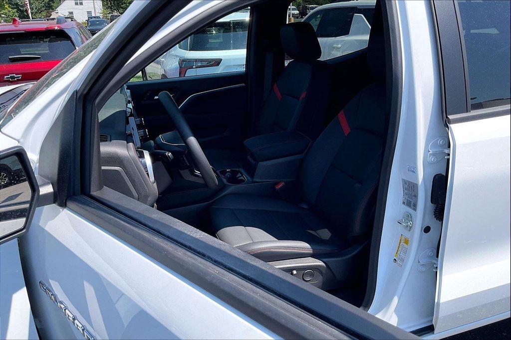 new 2025 Chevrolet Colorado car, priced at $40,955