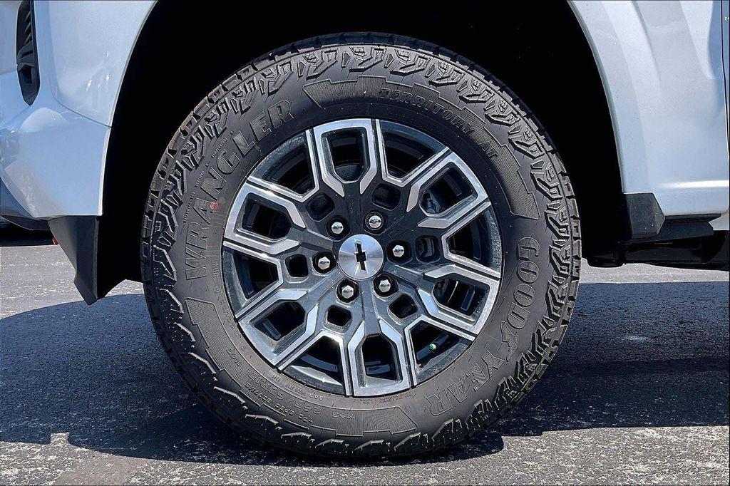 new 2025 Chevrolet Colorado car, priced at $40,955