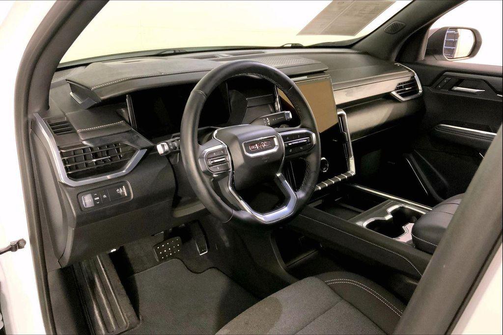 used 2025 GMC Acadia car, priced at $30,900