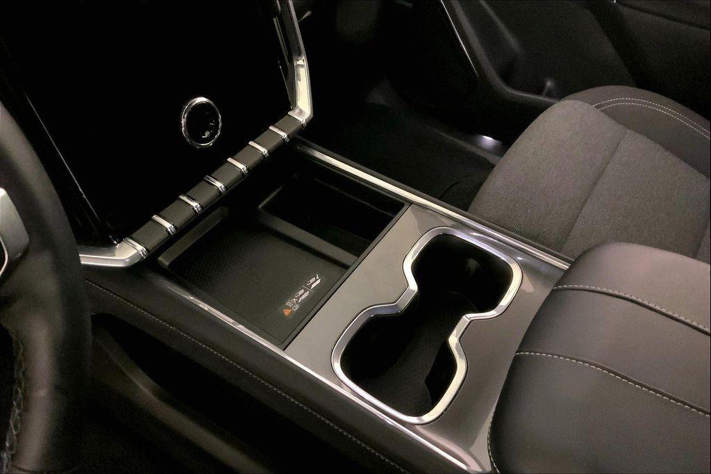 used 2025 GMC Acadia car, priced at $30,900