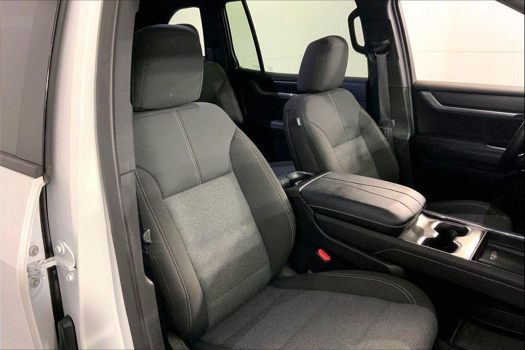 used 2025 GMC Acadia car, priced at $30,900