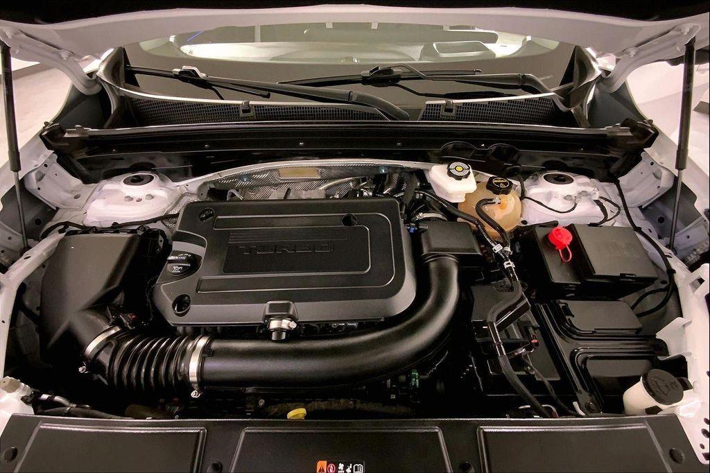 used 2025 Buick Envision car, priced at $28,900