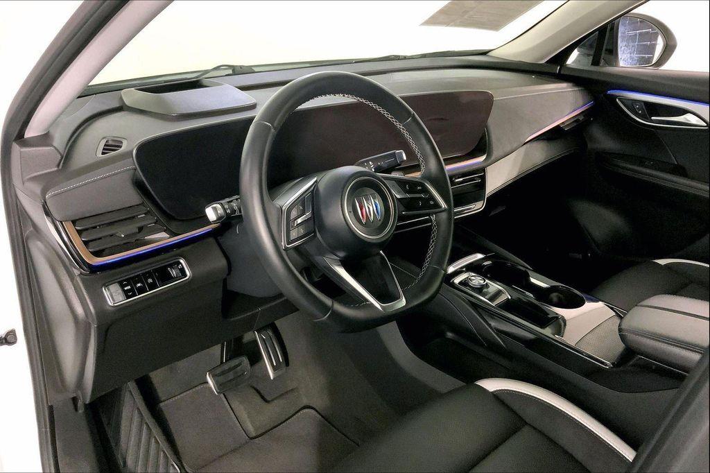 used 2025 Buick Envision car, priced at $28,900