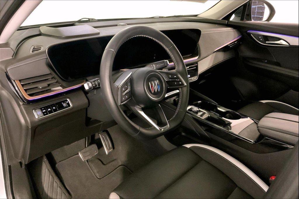 used 2025 Buick Envision car, priced at $29,900