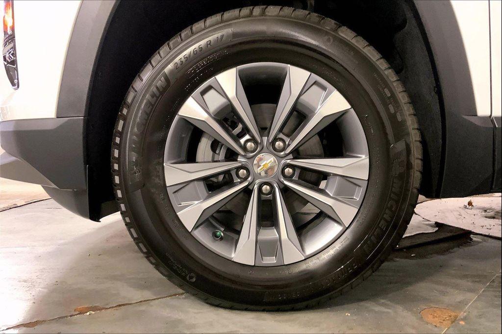 used 2025 Chevrolet Equinox car, priced at $30,300