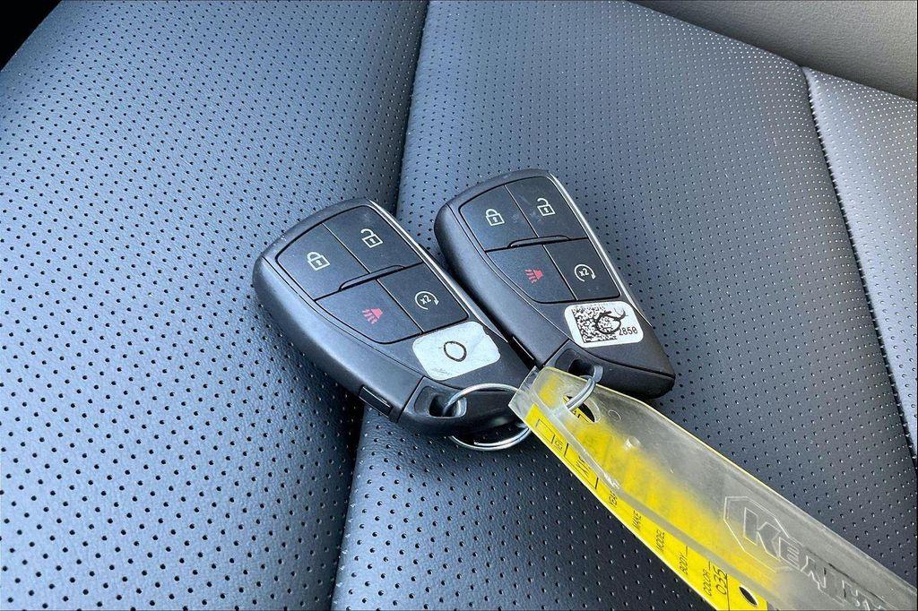 used 2025 Buick Envision car, priced at $26,900