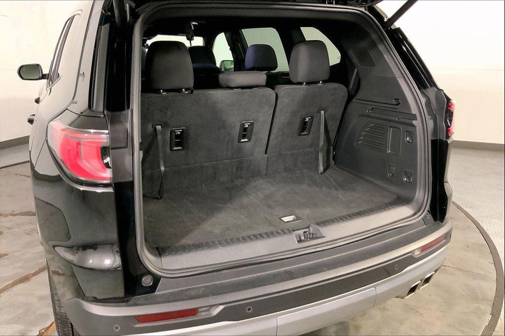 used 2025 GMC Acadia car, priced at $31,900