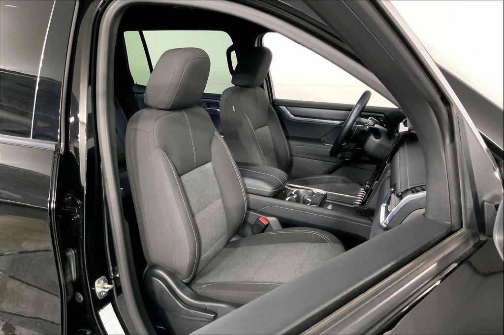 used 2025 GMC Acadia car, priced at $31,900