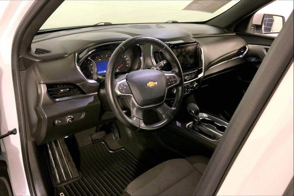 used 2023 Chevrolet Traverse car, priced at $31,300
