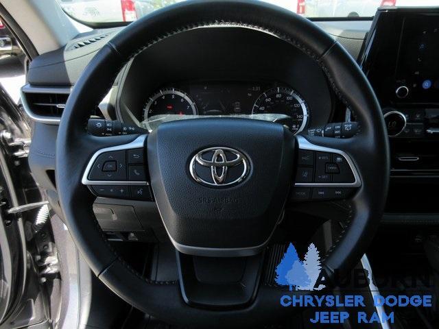 used 2023 Toyota Highlander car, priced at $33,558