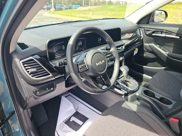 new 2025 Kia Seltos car, priced at $27,980