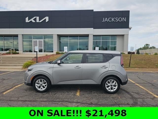 new 2025 Kia Soul car, priced at $21,498