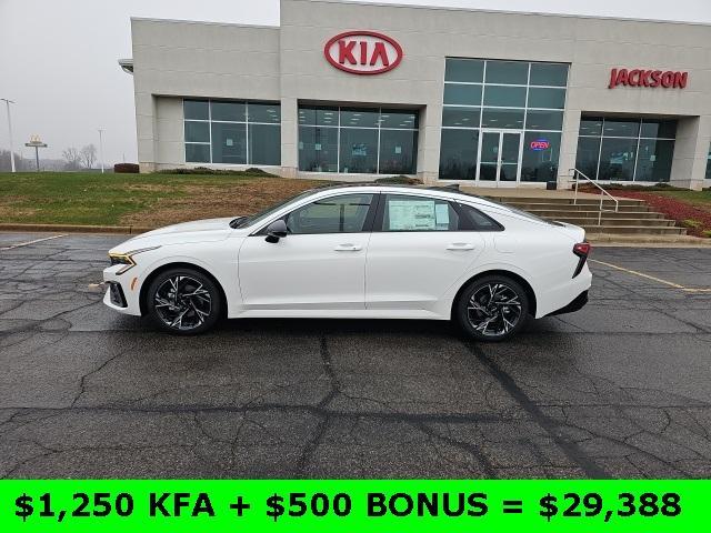 new 2025 Kia K5 car, priced at $30,638