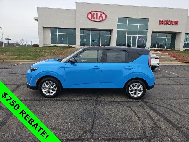 new 2025 Kia Soul car, priced at $23,990