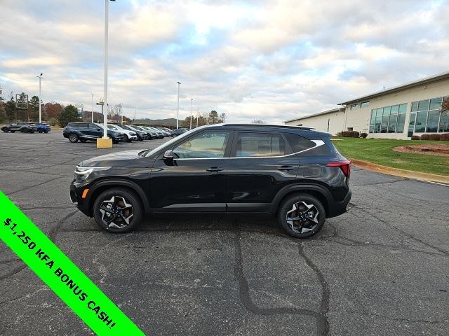 new 2025 Kia Seltos car, priced at $29,800