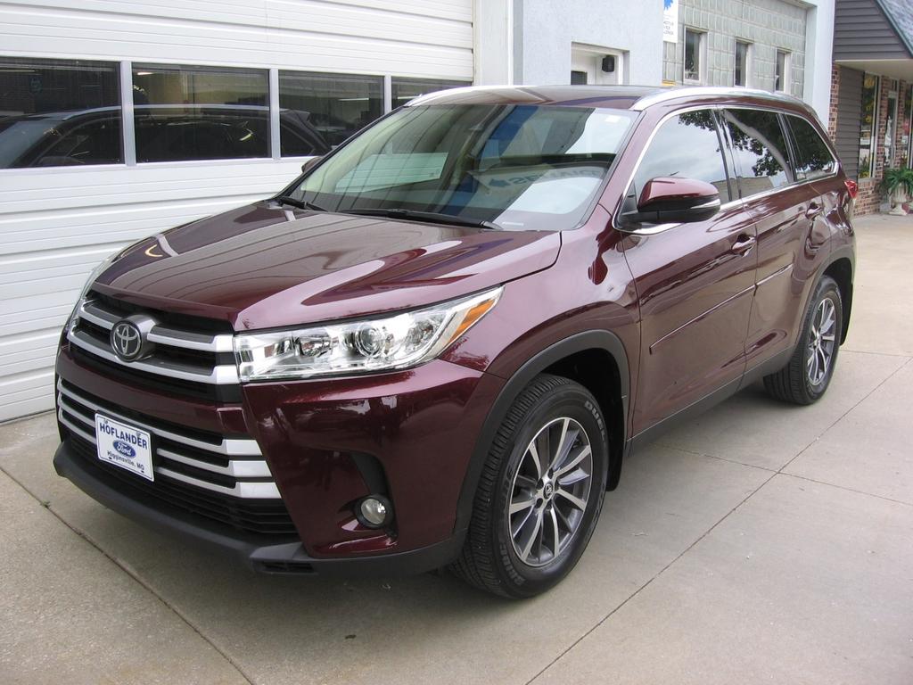 used 2019 Toyota Highlander car, priced at $33,475