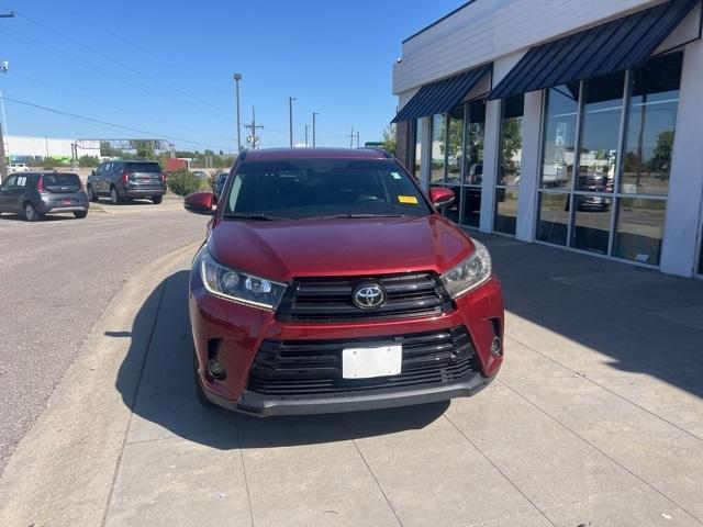 used 2019 Toyota Highlander car, priced at $19,887