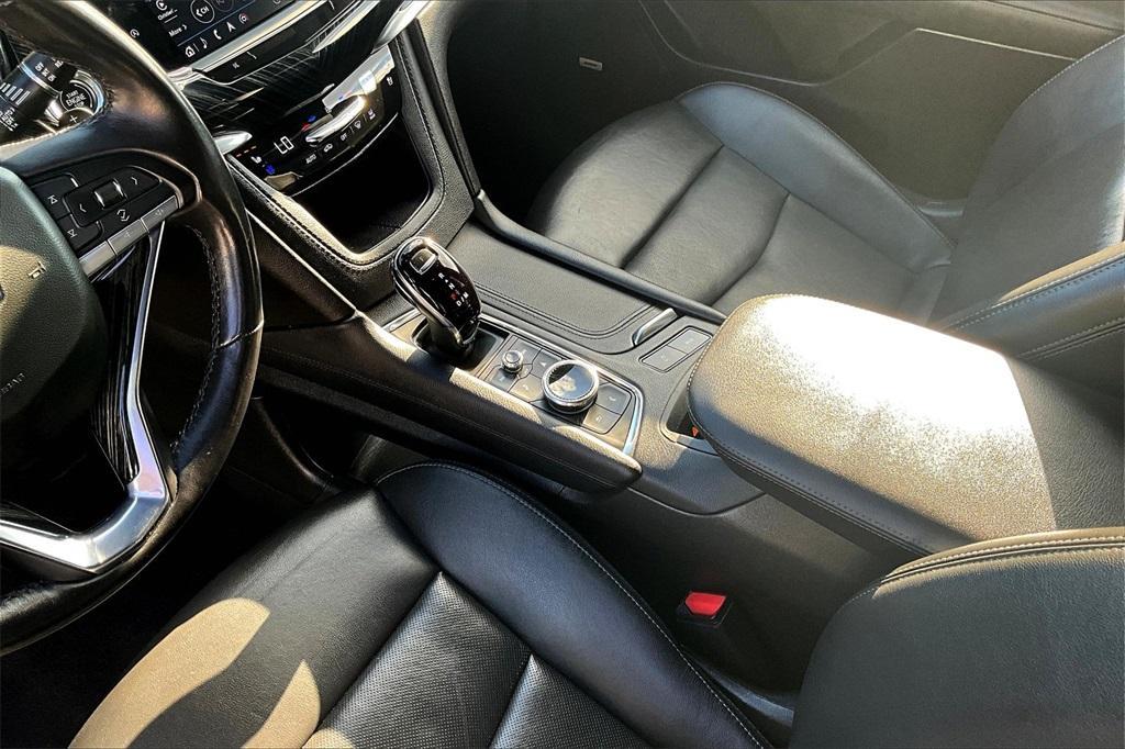 used 2023 Cadillac XT6 car, priced at $32,305