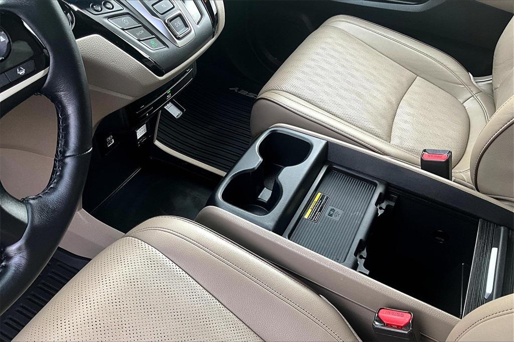 used 2024 Honda Odyssey car, priced at $45,617