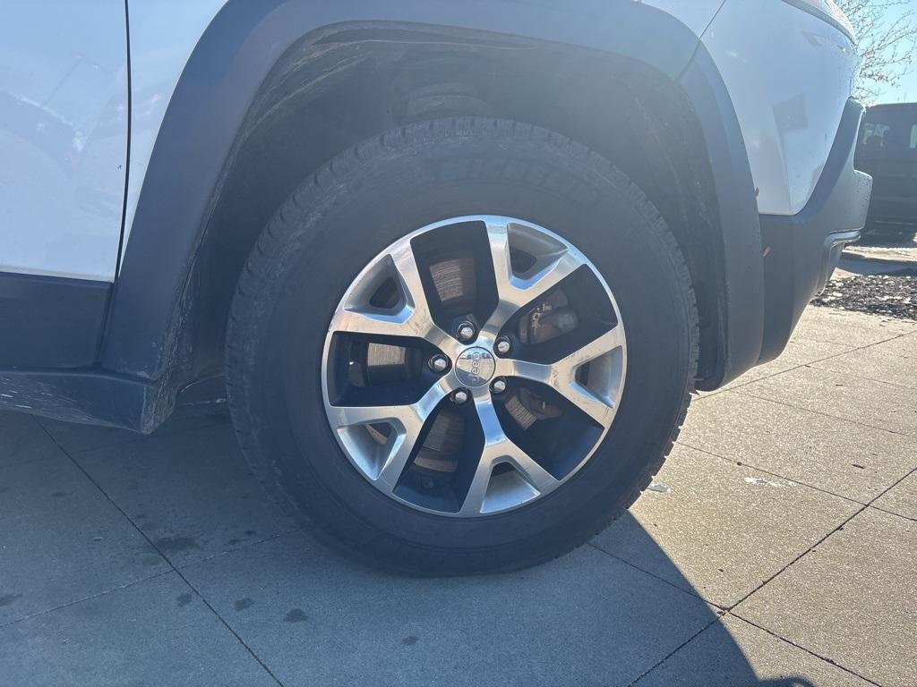 used 2014 Jeep Cherokee car, priced at $13,887