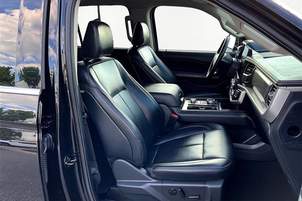 used 2024 Ford Expedition car, priced at $46,352