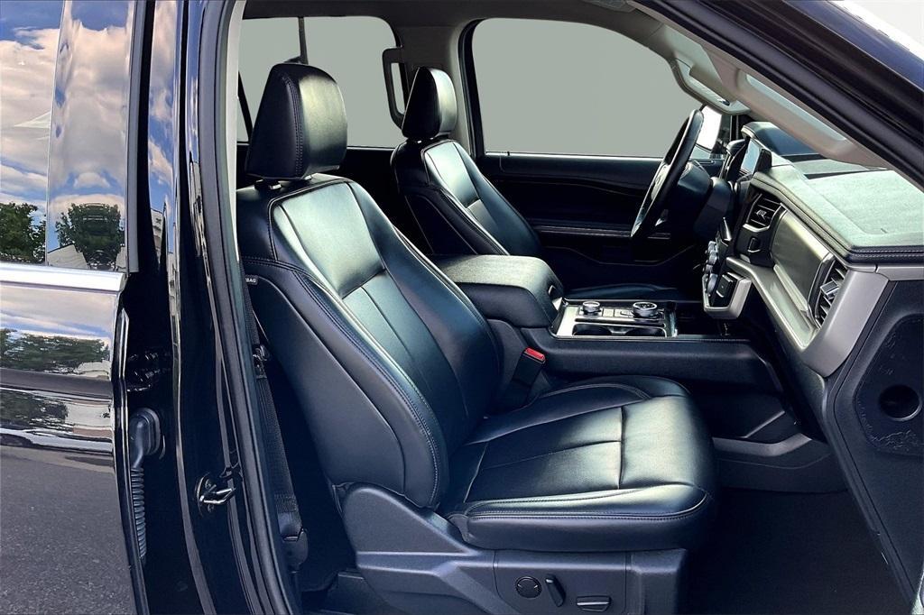 used 2024 Ford Expedition car, priced at $50,565